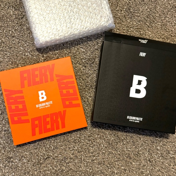 Beauty Bay "Fiery 16 Colour" palette - Picture 3 of 4